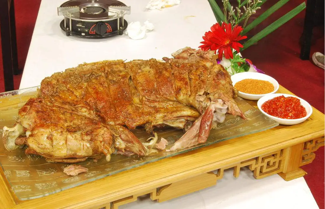 cordero-asado-plato-comida-china